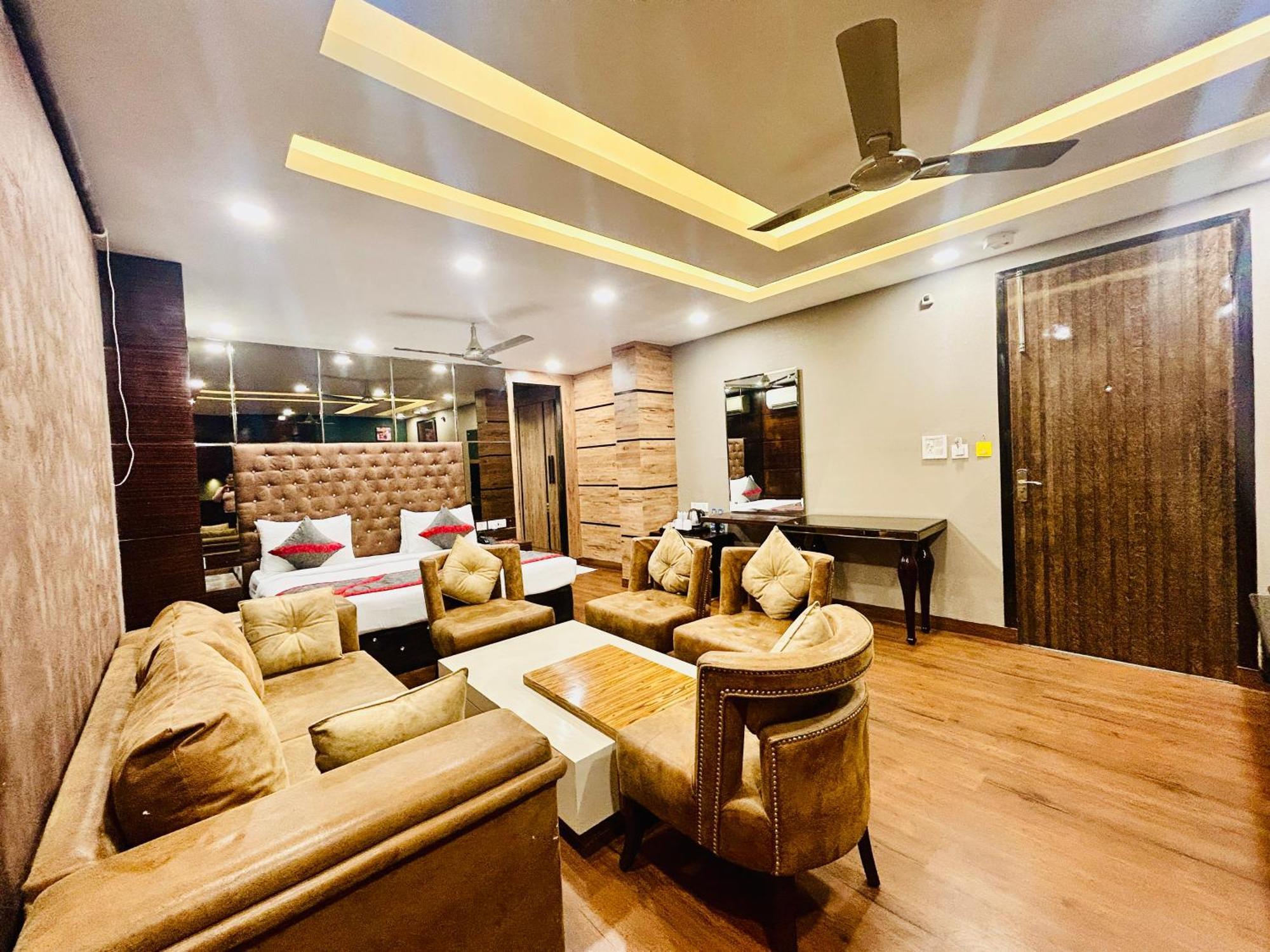 Hotel Gold Souk - Karol Bagh Delhi  Bagian luar foto