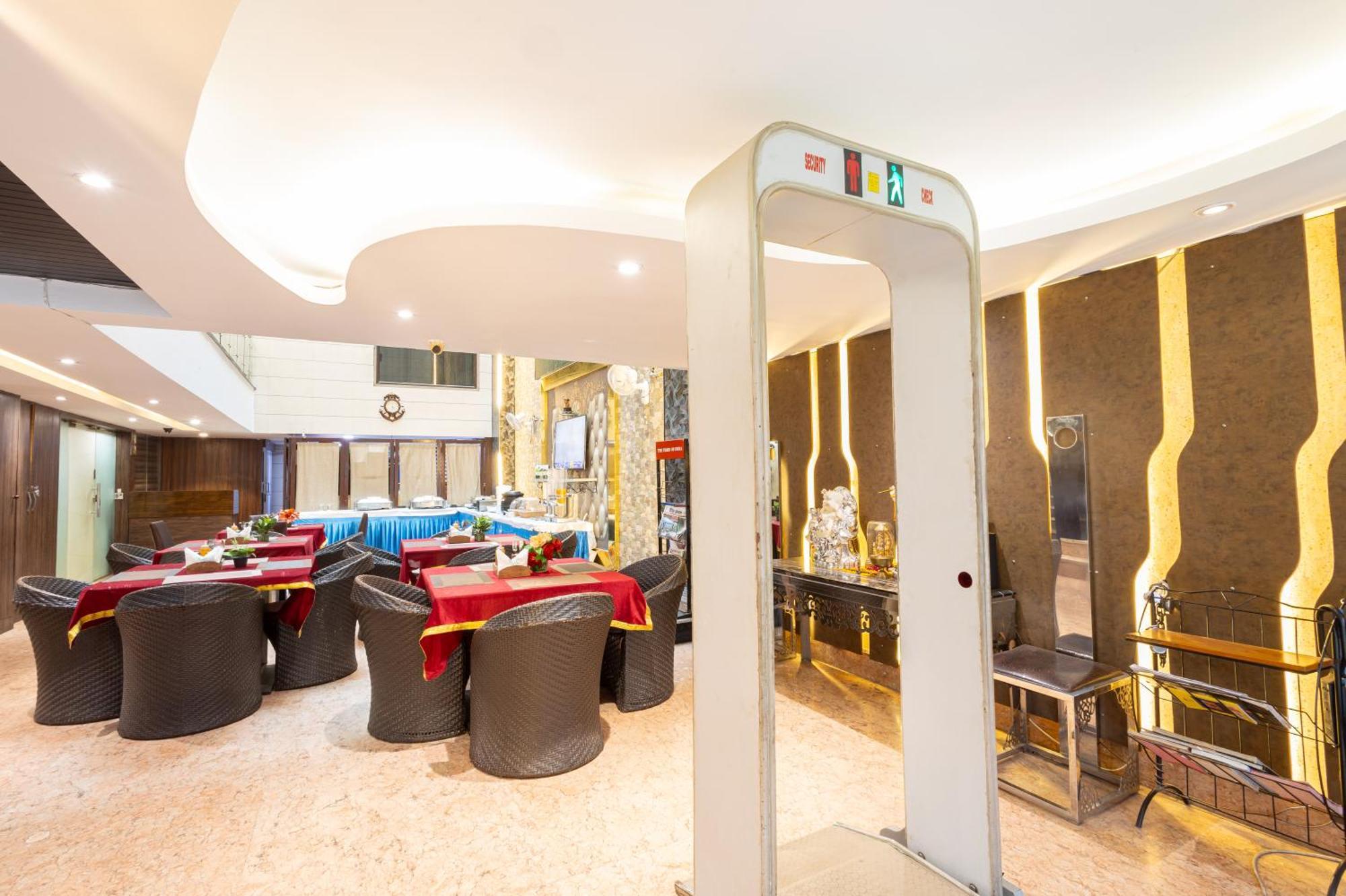 Hotel Gold Souk - Karol Bagh Delhi  Bagian luar foto