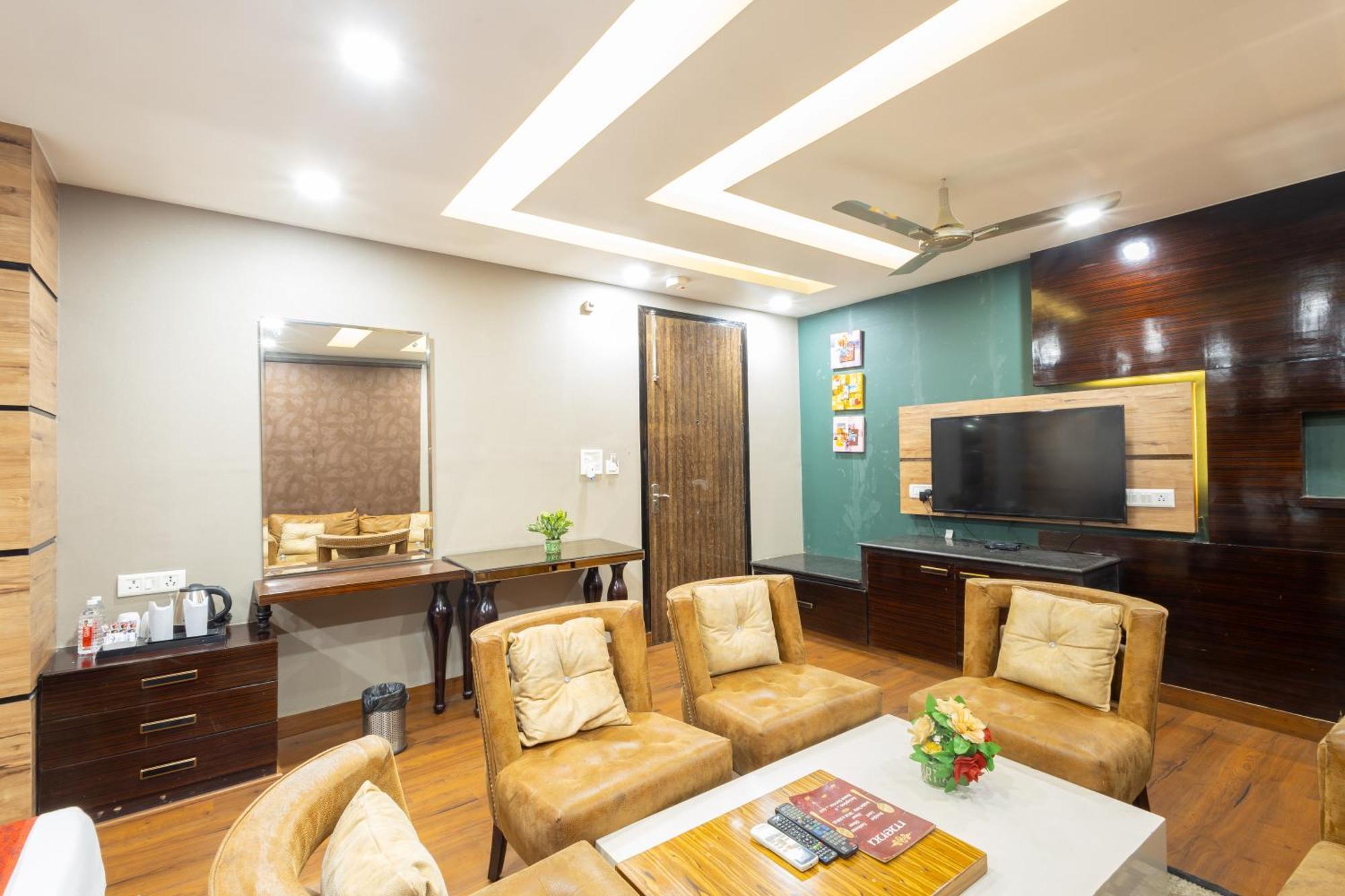 Hotel Gold Souk - Karol Bagh Delhi  Bagian luar foto