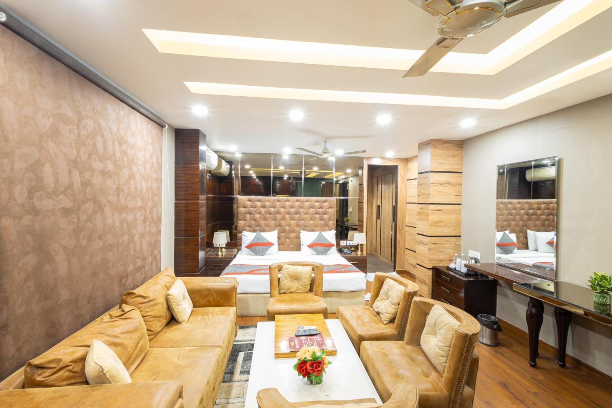 Hotel Gold Souk - Karol Bagh Delhi  Bagian luar foto