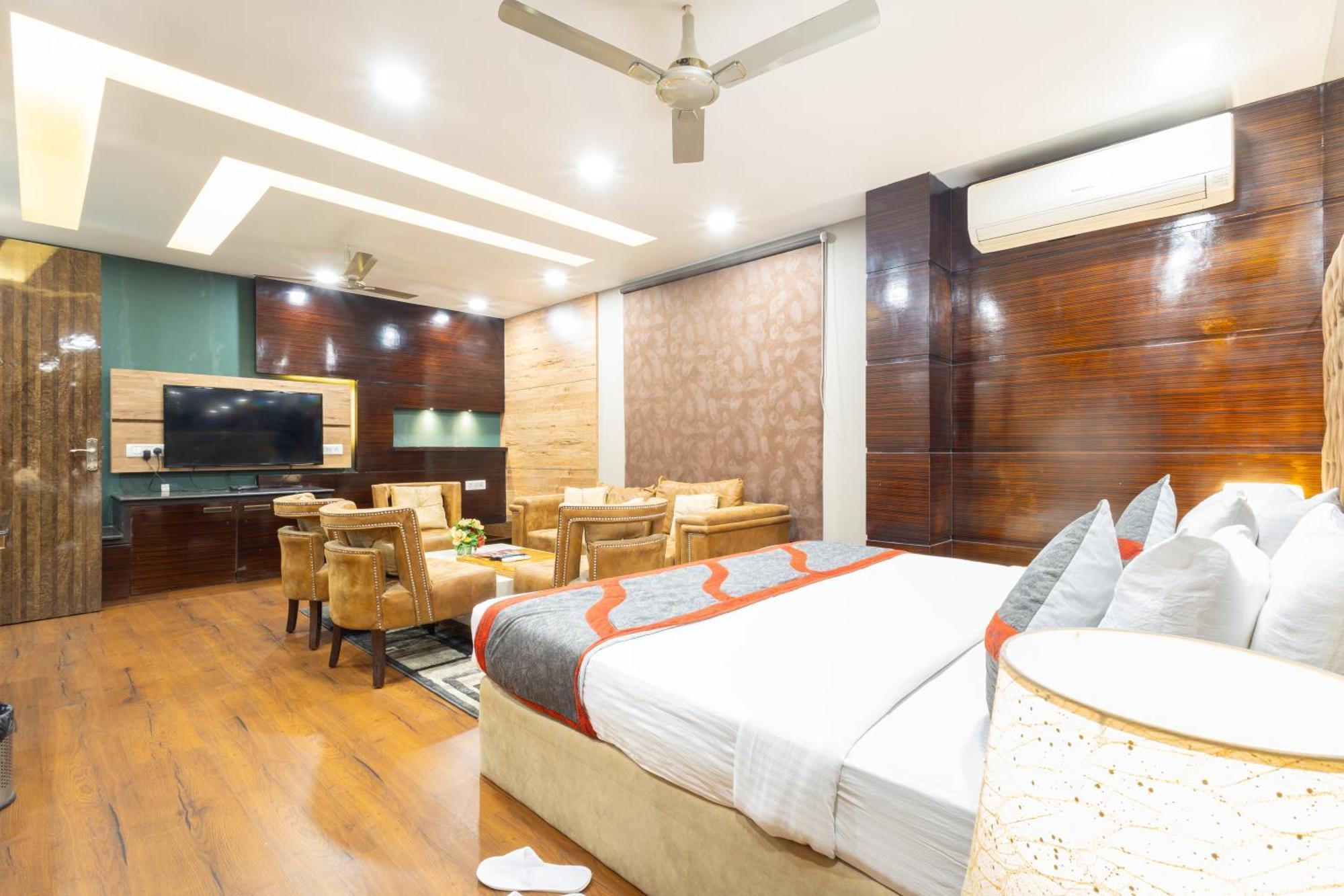Hotel Gold Souk - Karol Bagh Delhi  Bagian luar foto