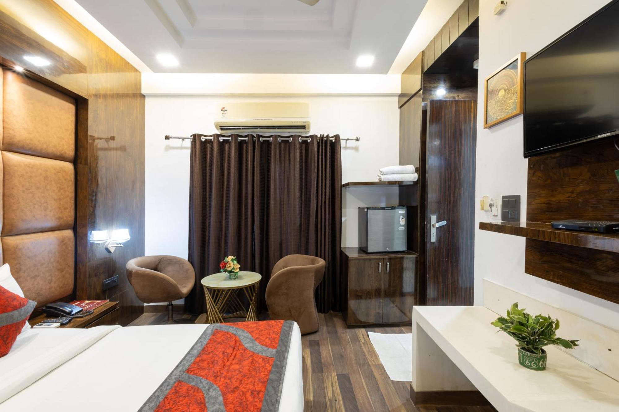 Hotel Gold Souk - Karol Bagh Delhi  Bagian luar foto