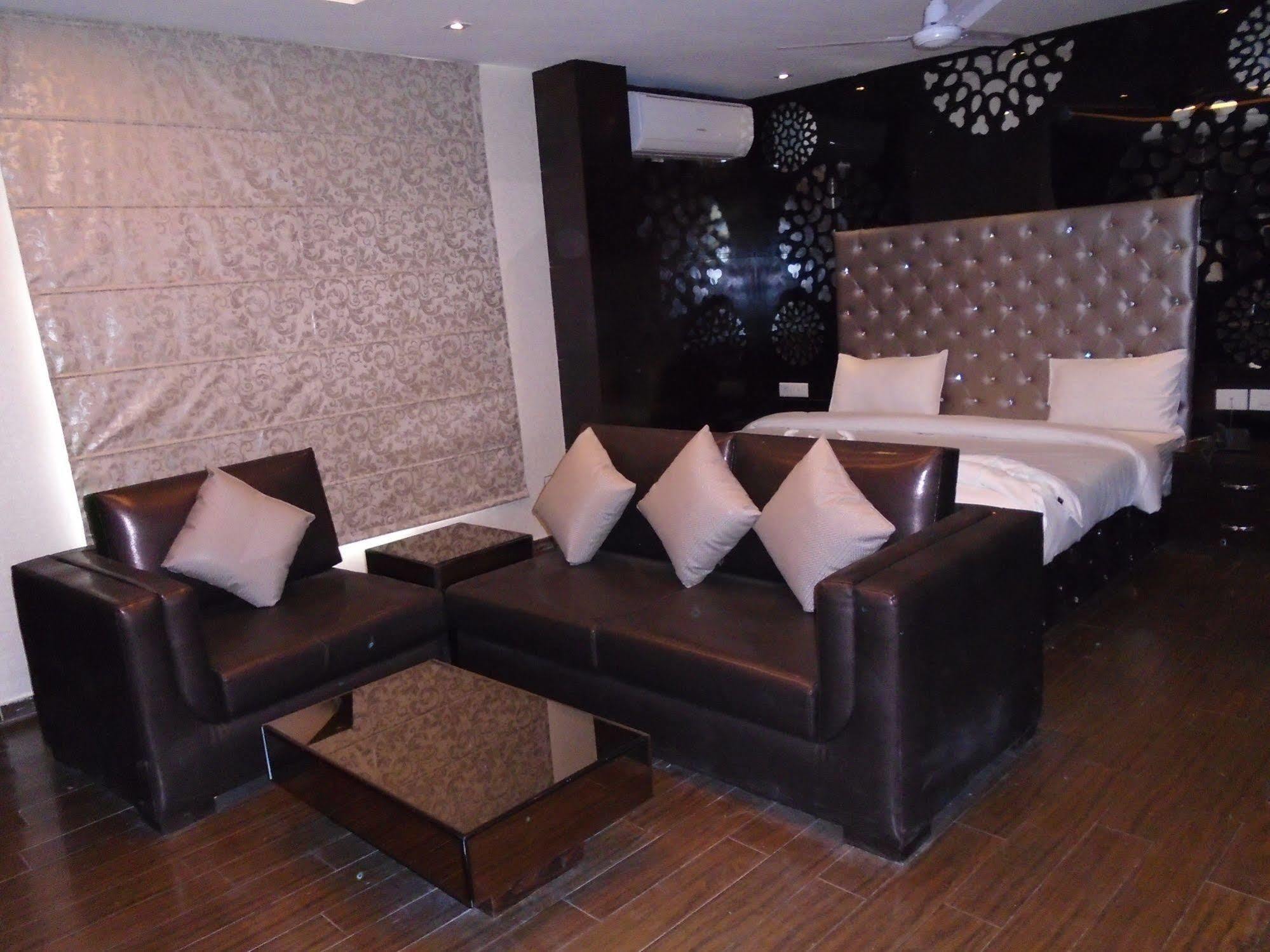 Hotel Gold Souk - Karol Bagh Delhi  Bagian luar foto