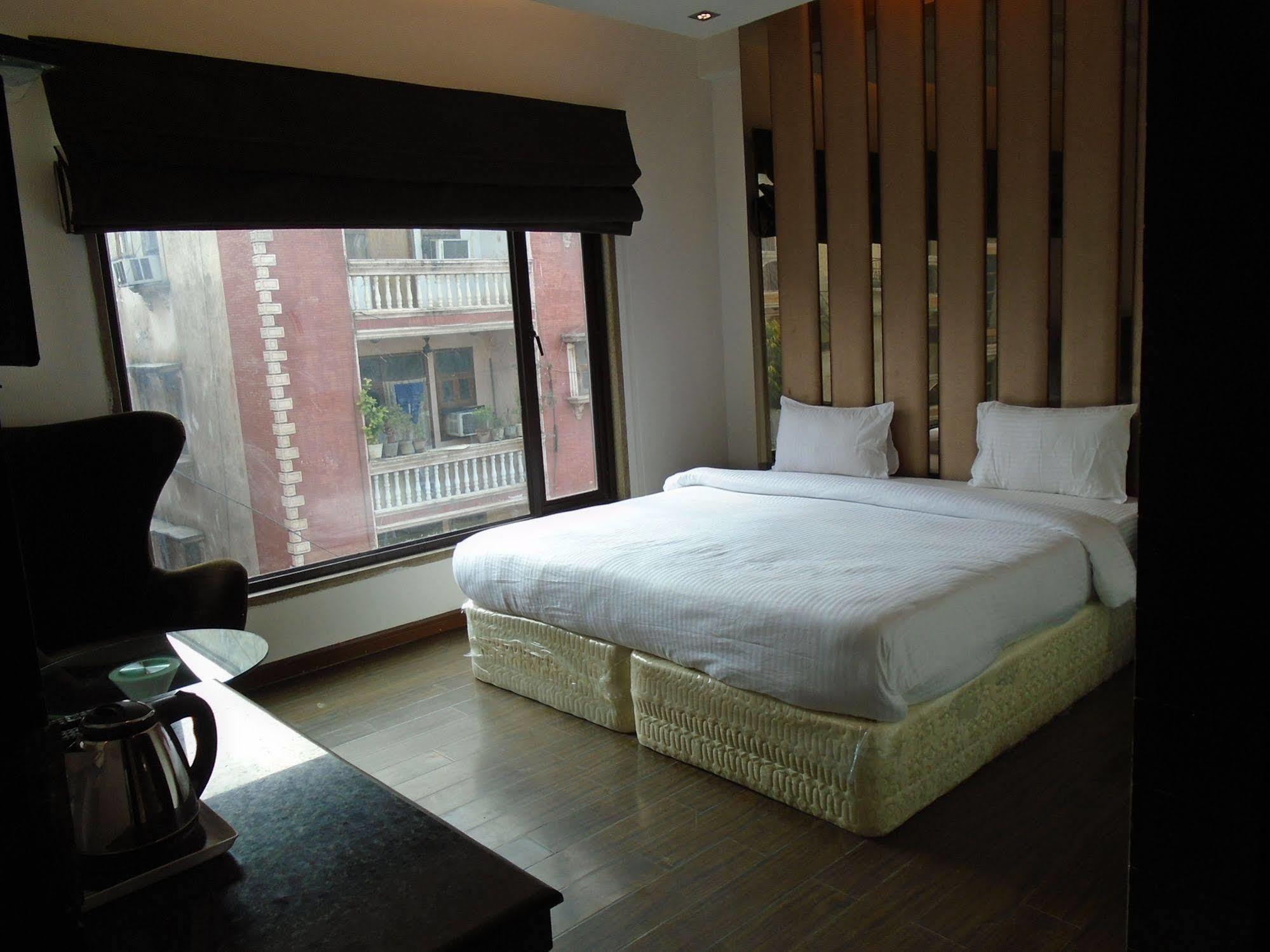 Hotel Gold Souk - Karol Bagh Delhi  Bagian luar foto