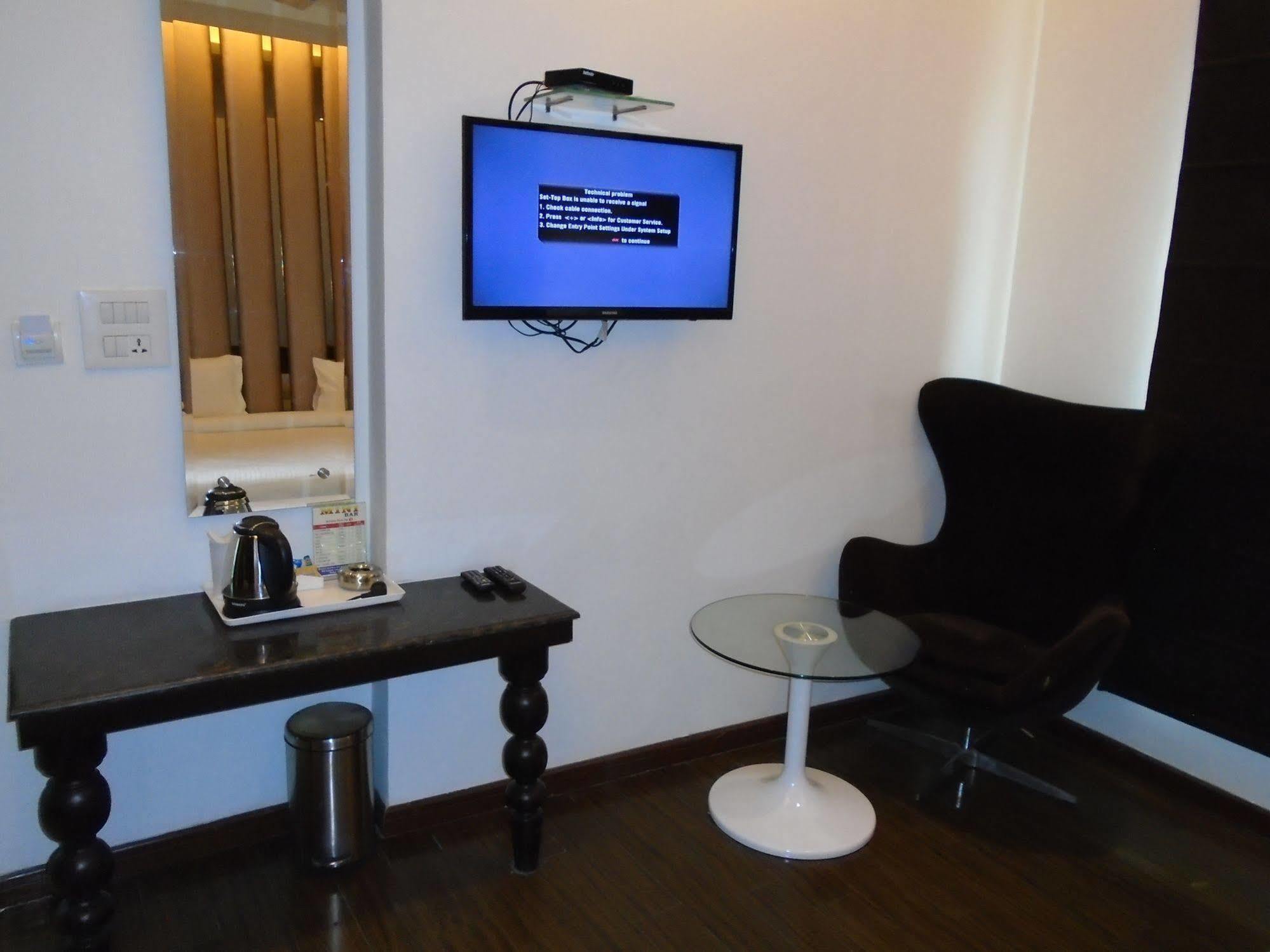 Hotel Gold Souk - Karol Bagh Delhi  Bagian luar foto