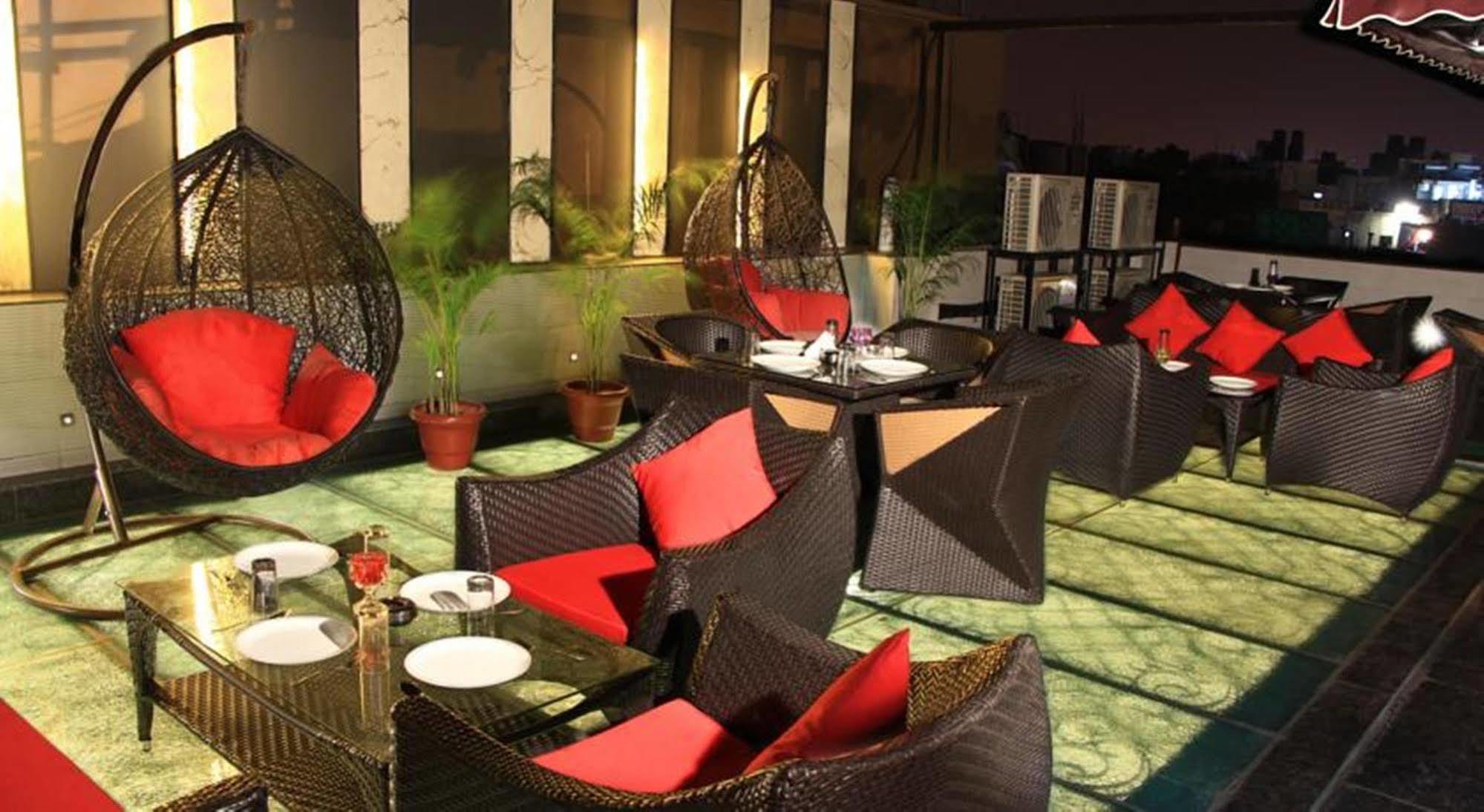 Hotel Gold Souk - Karol Bagh Delhi  Bagian luar foto
